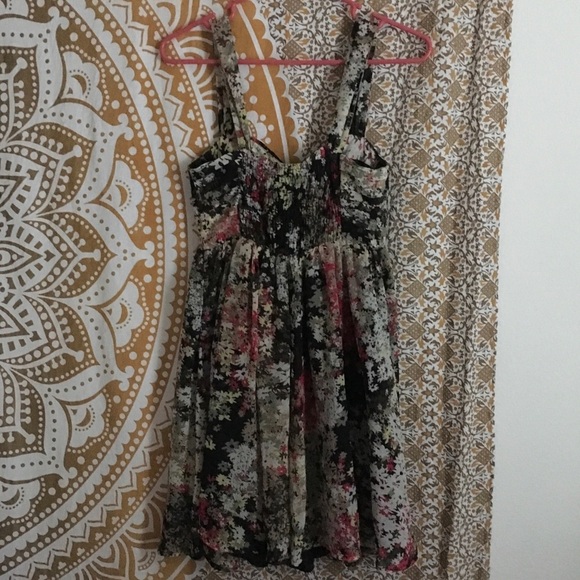 Candie’s Floral Dress size small - Picture 3 of 5